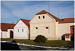 Hema je vesnika na kopci nad Mal, nachz se zhruba 7 km jjv. od eskch Budjovic. Prvn psemn zmnka o obci je z roku 1400, oficiln byla obec zaloena roku 1787.