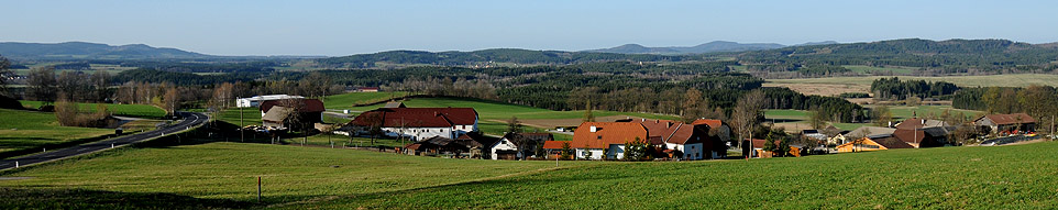 Pohled na městečko Hiltschen, které leží asi 3 km od hranic s ČR.