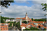 Pod táhlým hřebenem Blanského lesa s horou Kletí a v hluboké kotlině horního toku Vltavy se skrývá město Český Krumlov, svědek dávné minulosti, nad kterým se na vltavském ostrohu tyčí středověký hrad.