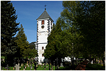 Obec Želnava leží v údolí Vltavy pod Želnavským vrchem, při horním okraji vodní nádrže Lipno. K významným stavbám obce patří původně gotický kostel sv. Jakuba ze 14. století.