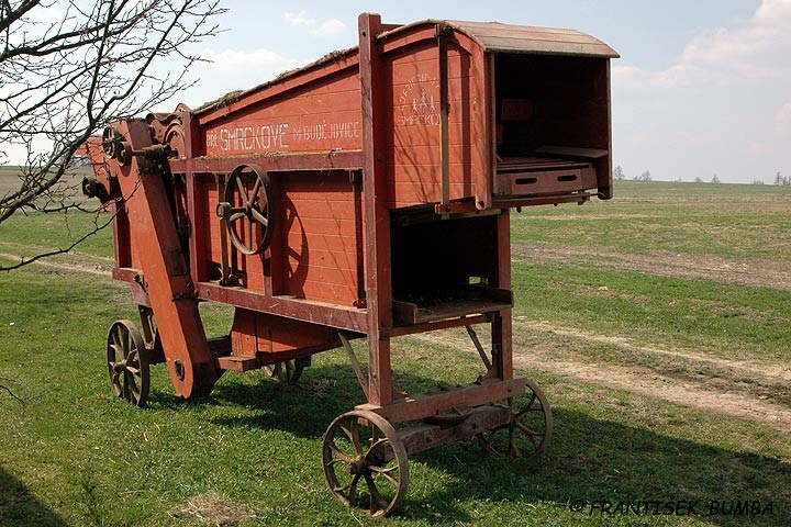 Staré zemědělské stroje