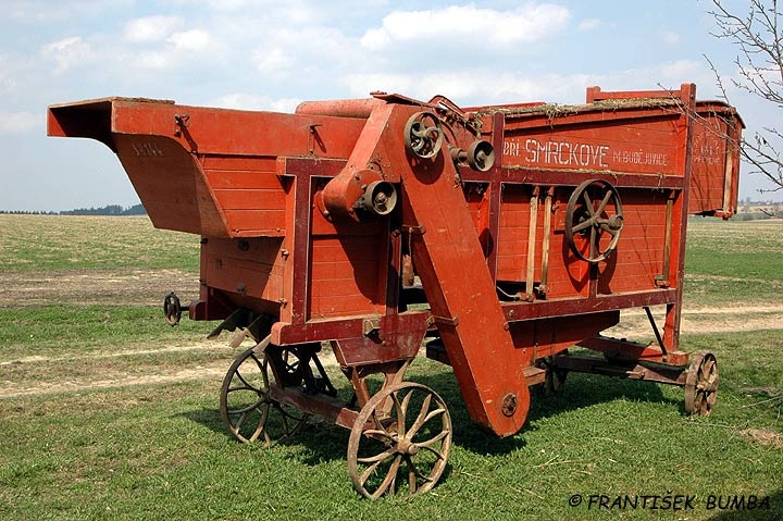 Staré zemědělské stroje
