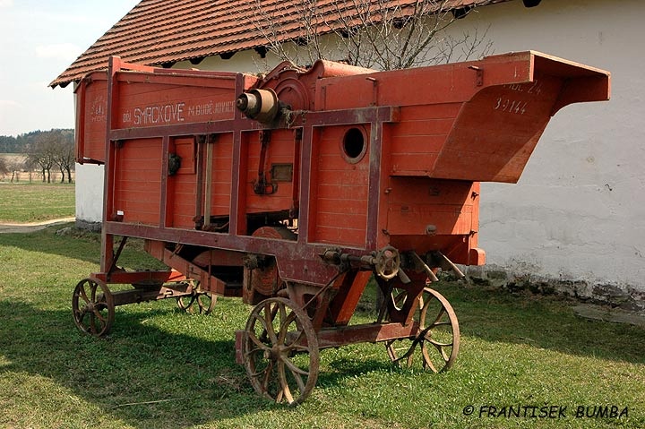 Staré zemědělské stroje