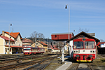 810 333-5 a 810 152-9, Volary - nádraží, foceno: 08.03.2015